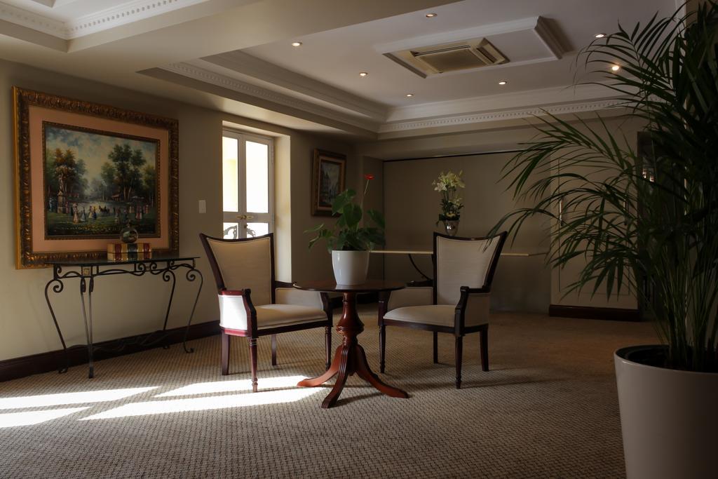 Hotel Le Vendome Città del Capo Esterno foto The interior of the hotel